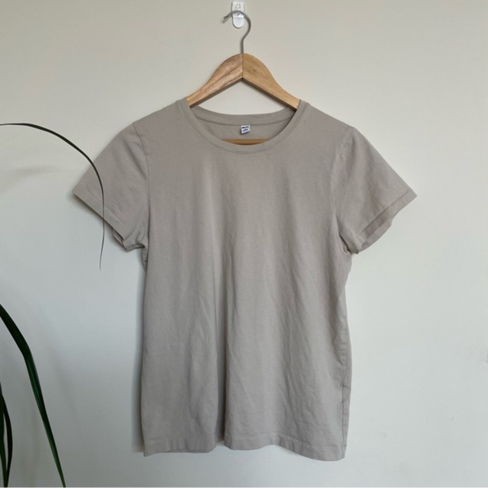 Uniqlo Basic Crew Neck Tee - image 4